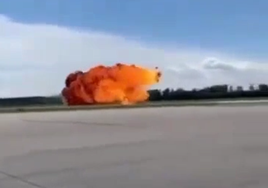 У Польщі розбився військовий літак. Відео