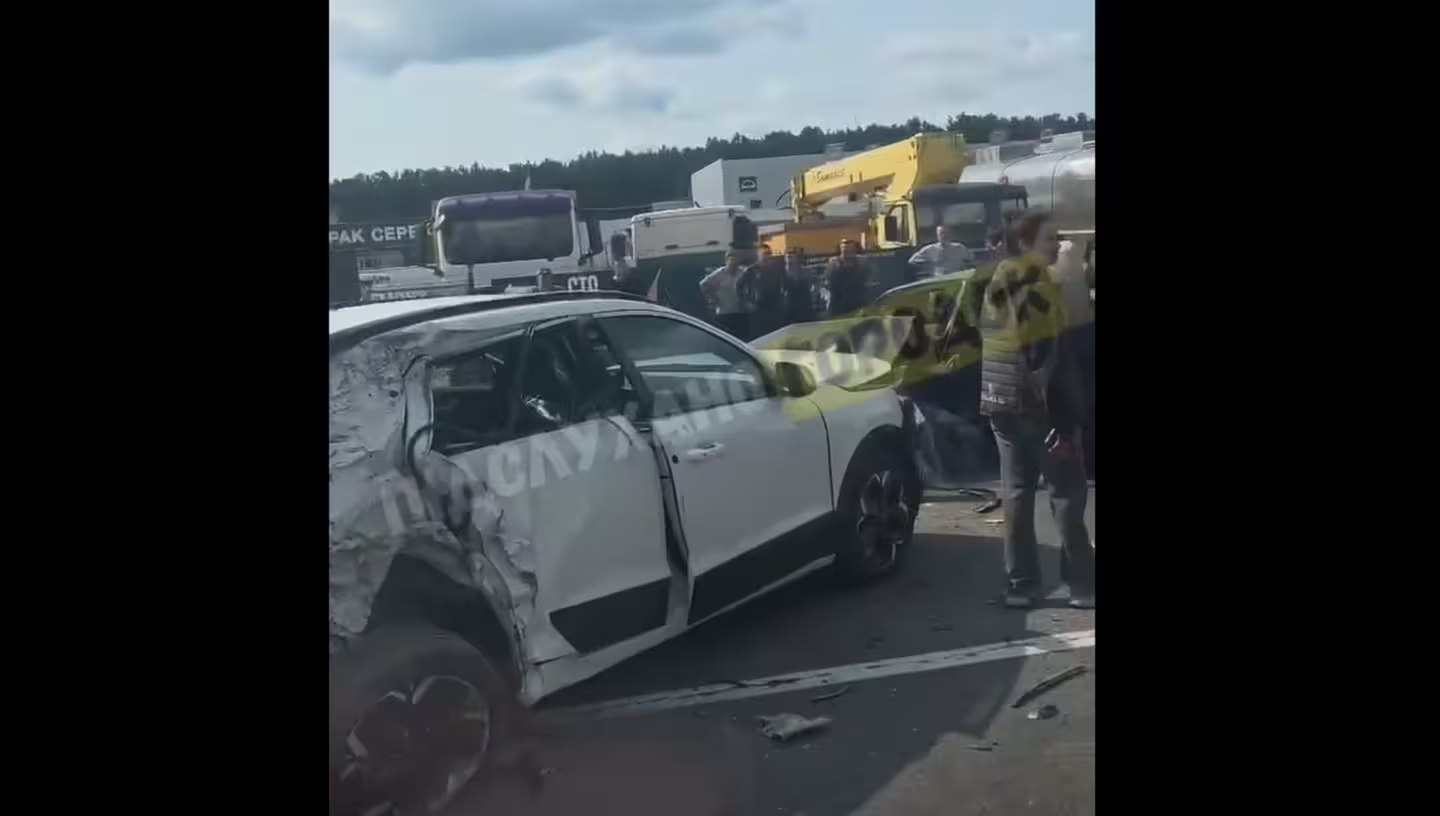 На Львівщині сталася автотроща: жінку затисло в машині (фото)