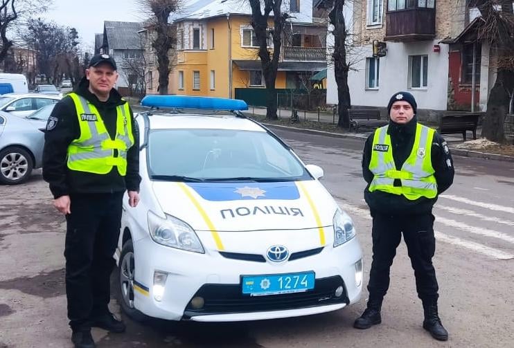 ДТП на Львівщині: поліцейські витягли водія з трактора, який в’їхав в електроопору