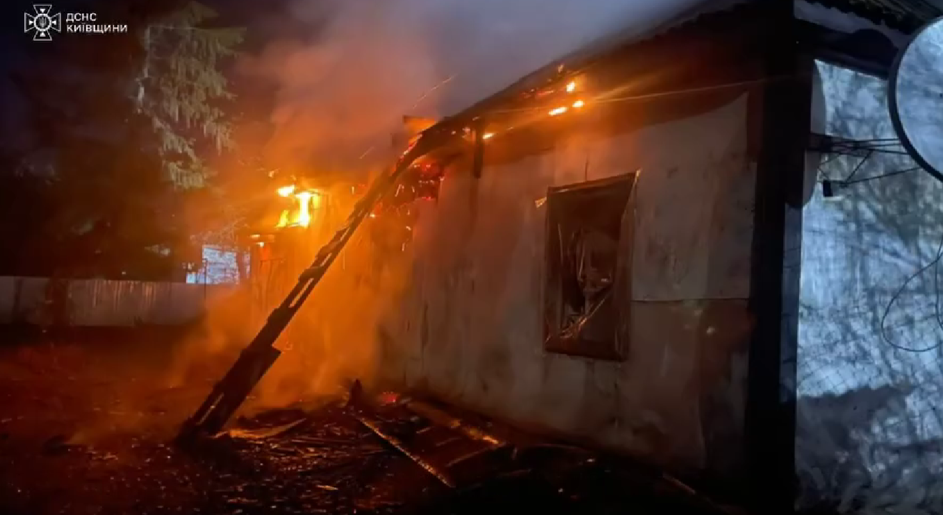 На Київщині у пожежі загинули жінка і 7-річна дитина