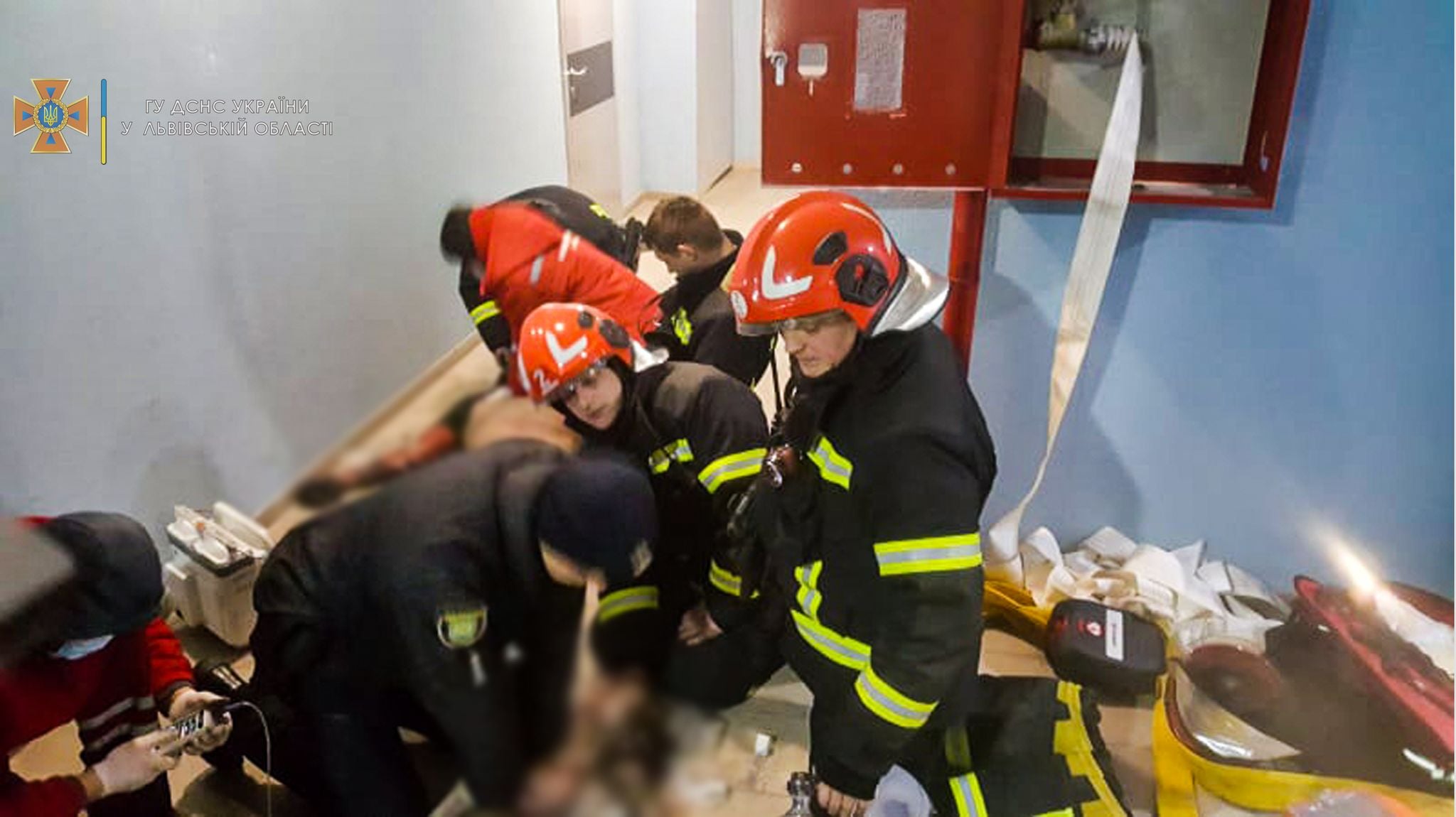 Пожежна не могла заїхати в двір, а воду брали з іншої вулиці. Сусіди про пожежу, в якій загинула молода пара