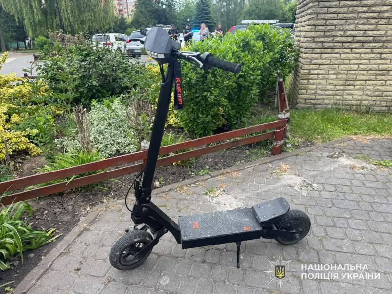 У Львові 11-річна дитина потрапила в лікарню після їзди на електросамокаті (фото)