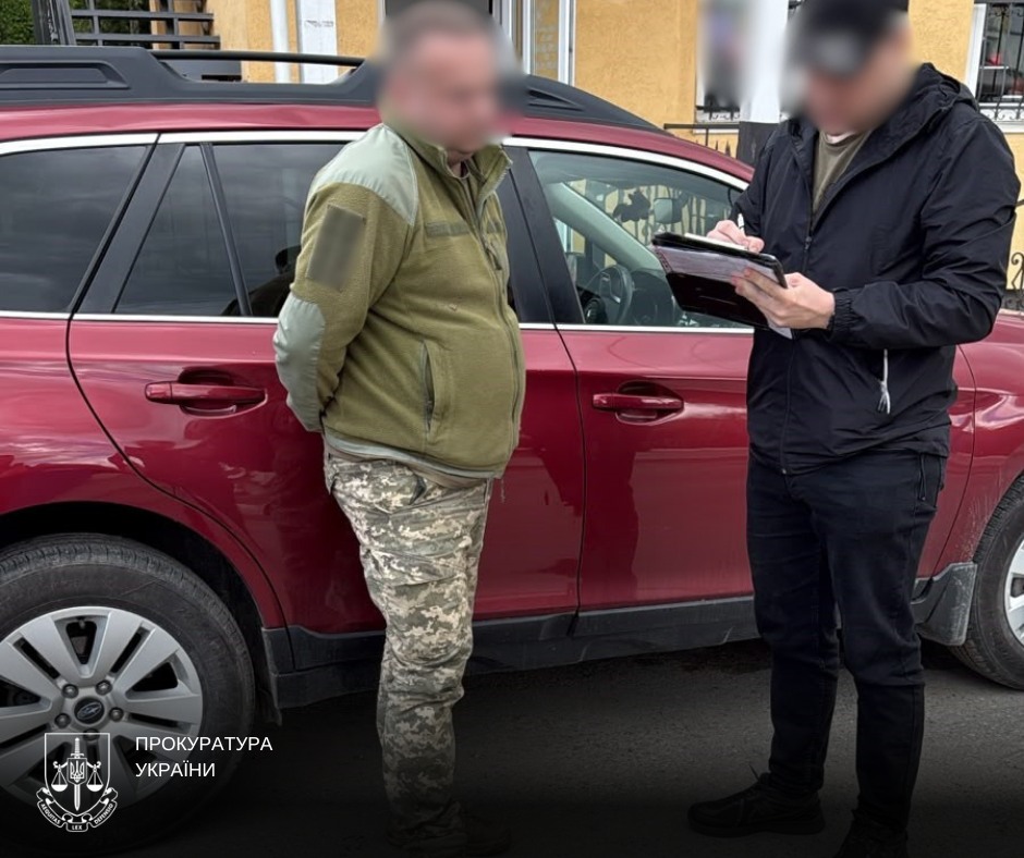 Вимагав гроші за службу в тилу: на Львівщині затримали топпосадовця ТЦК