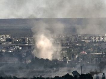 Росіяни щосили намагаються захопити Сєвєродонецьк – Гайдай