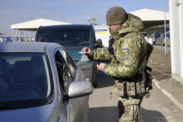 Для митців і журналістів змінили правила виїзду за кордон: деталі