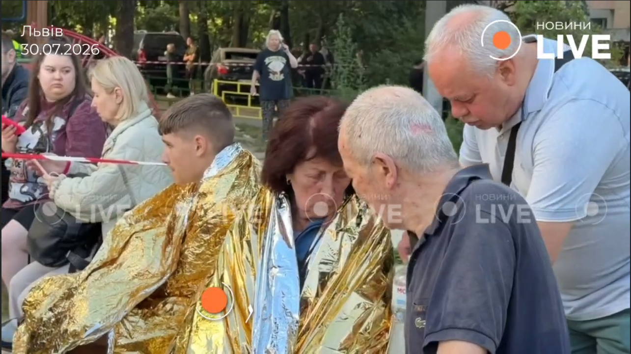 Курсант врятував з-під завалів дитину: перші свідчення очевидців з місця обстрілу у Львові