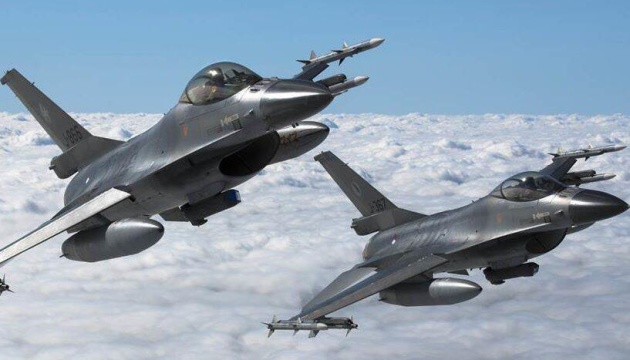 Румунські F-16 вже збиралися збити дрон РФ, але раптом він попрямував в Україну, - міністр оборони