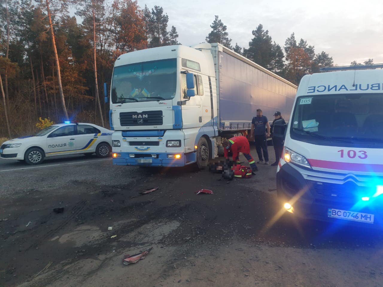 У ДТП неподалік Львова зіткнулися фура і мотоцикл