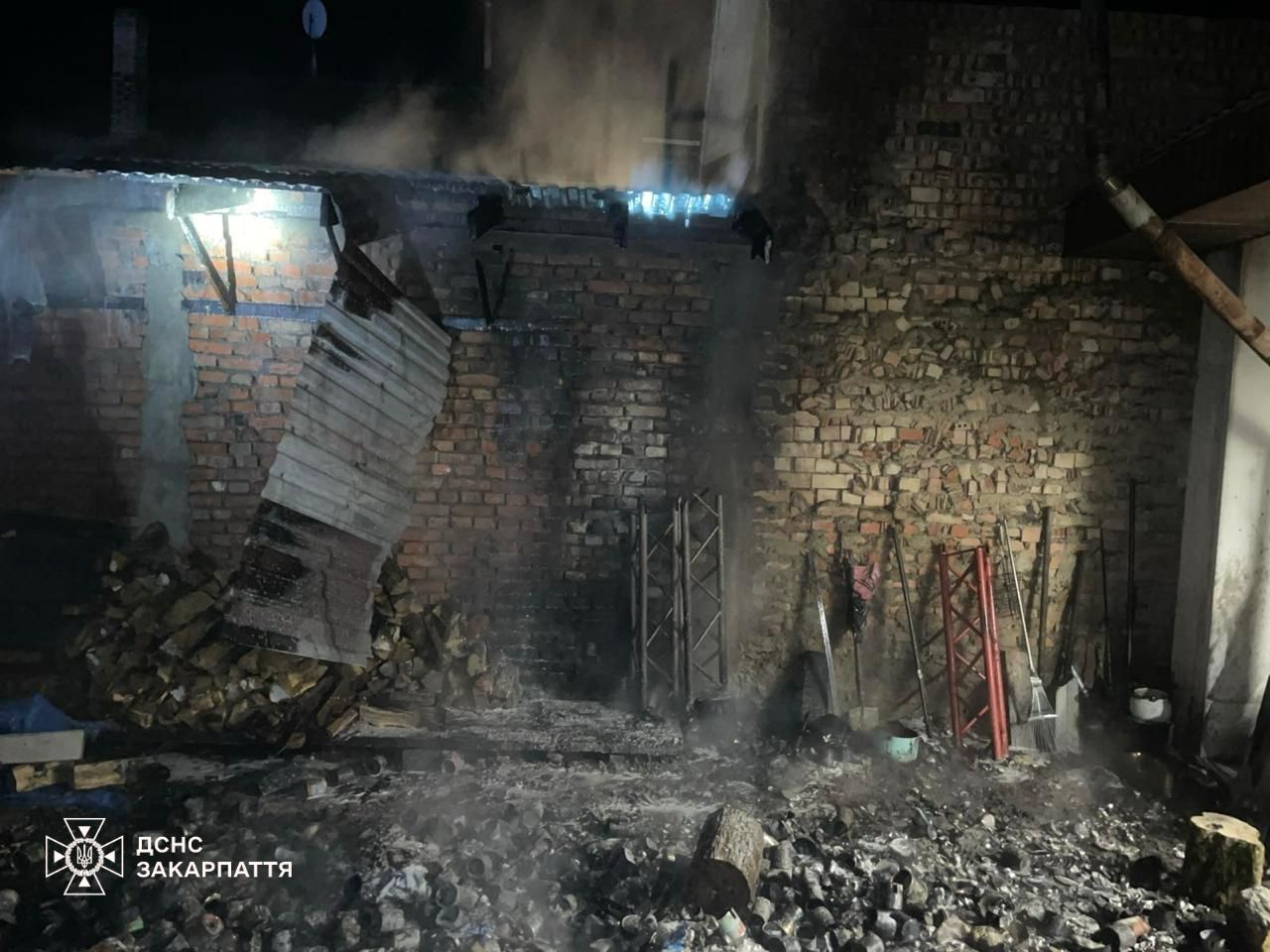 У Мукачеві через парафінові свічки ледь не згорів будинок