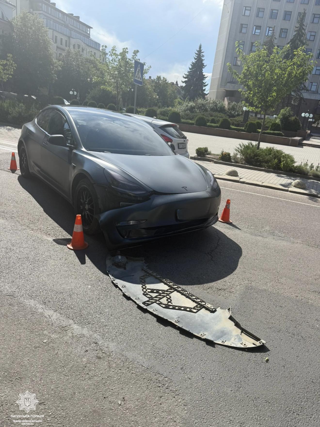 В Івано-Франківську водій Tesla втікав від поліції (фото)