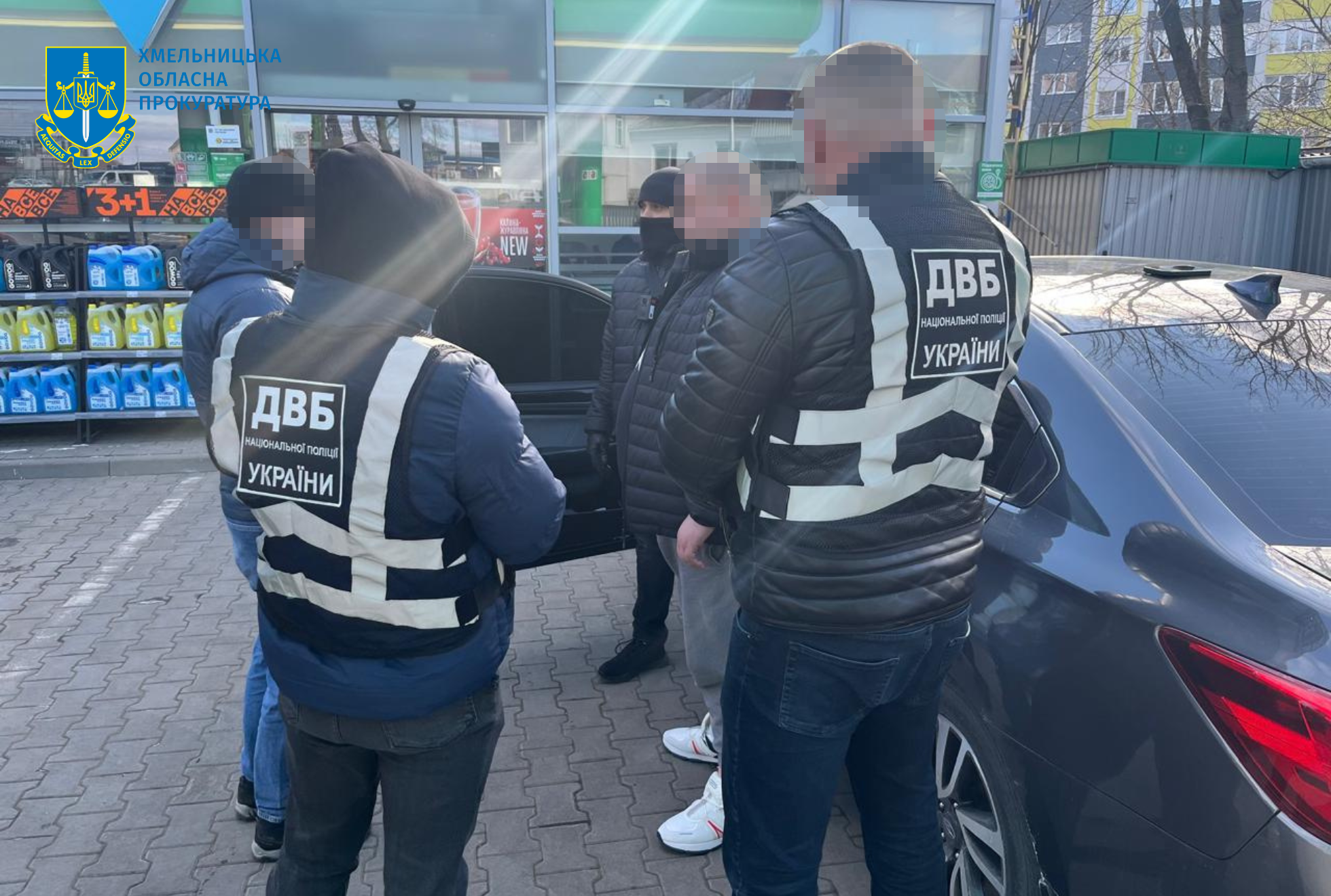 Теорія і практика без присутності: на Хмельниччині чоловік "допомагав" скласти іспит з водіння
