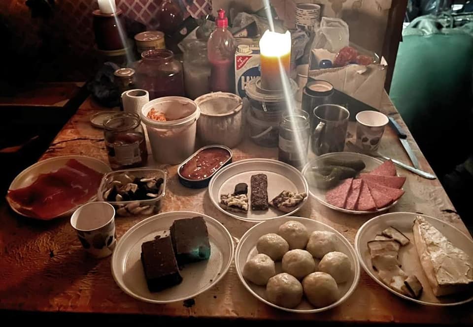 Різдво на передовій: свята вечеря і "Щедрик" з окопів. Фото, відео.
