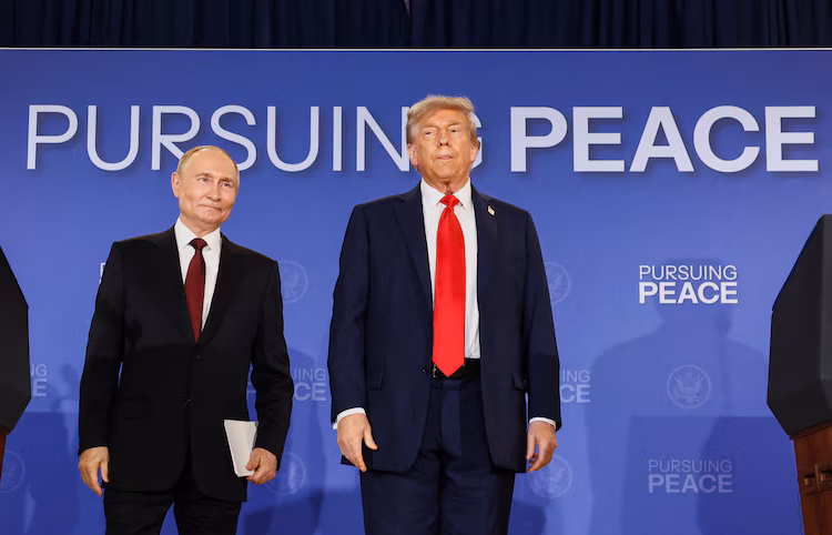 У готелі на Алясці знайшли документи про саміт Трампа і Путіна. Білий дім віджартувався