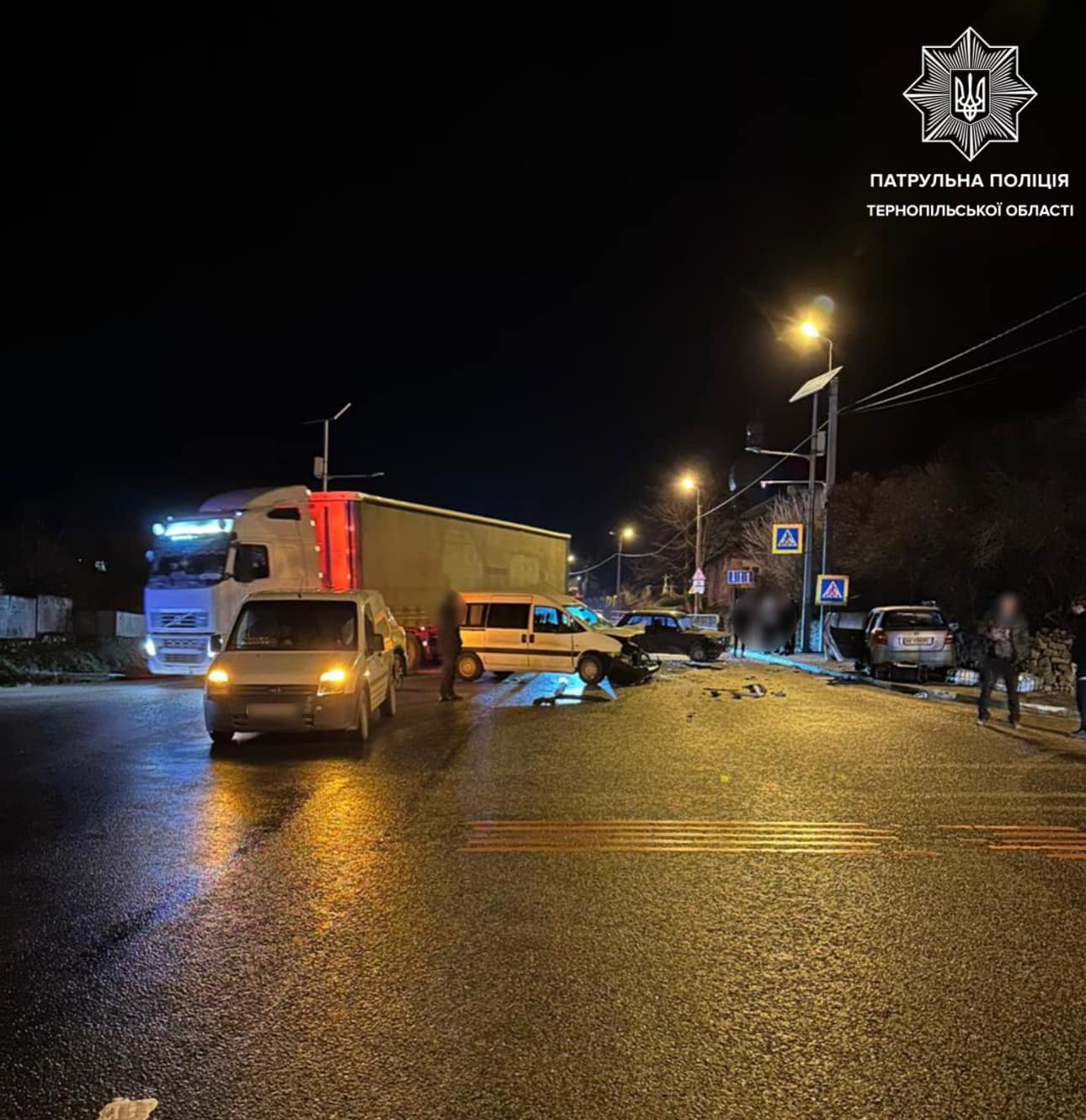 Масова автотроща на Тернопільщині: з'явилися фото з місця аварії 5 авто