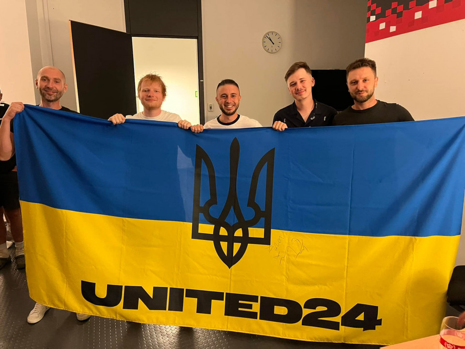 Гурт "Антитіла" та Ed Sheeran розгорнули український прапор на концерті у Варшаві
