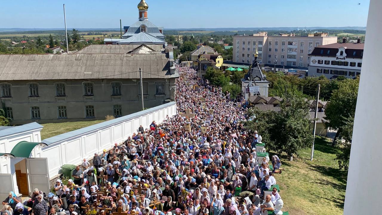 До Почаївської лаври попри заборону прибули близько 30 тисяч паломників УПЦ МП