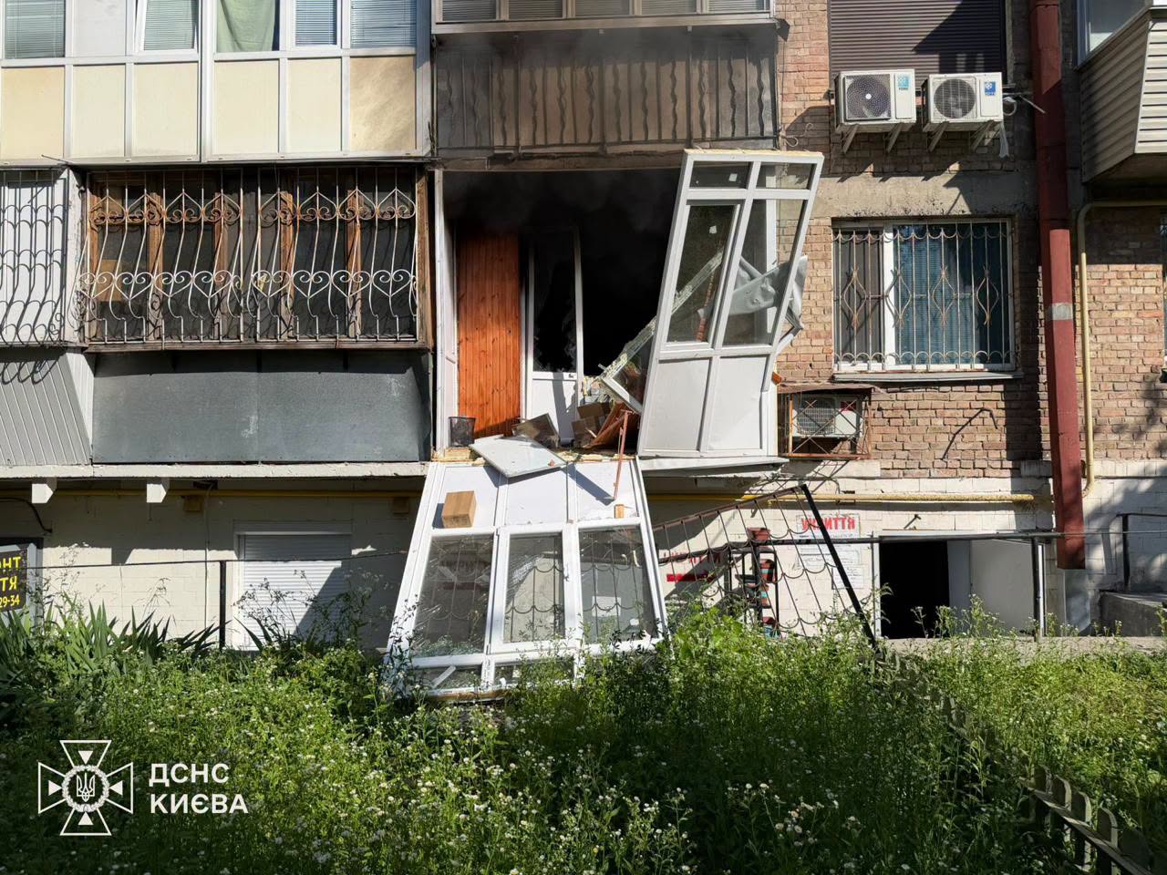 Рятувальники показали, як виглядає квартира у Києві, де стався вибух