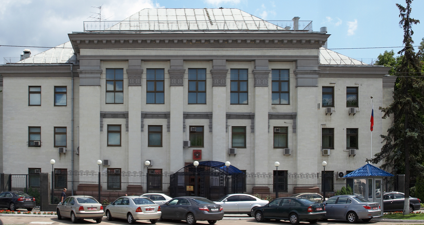 Висланий з України російський дипломат покинув країну