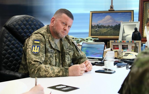 Залужний поспілкувався з румунським генералом після падіння уламків «Шахедів»