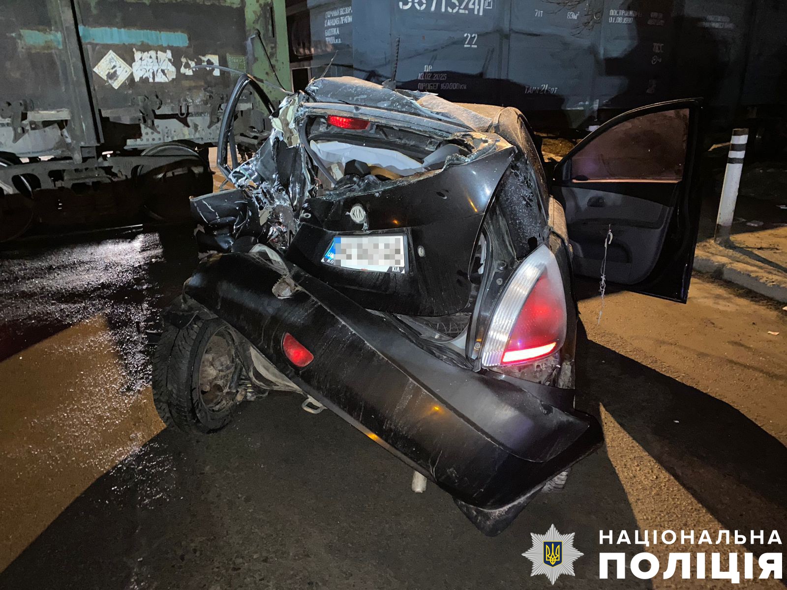 У Львові автомобіль в’їхав у локомотив: травмувалися двоє чоловіків