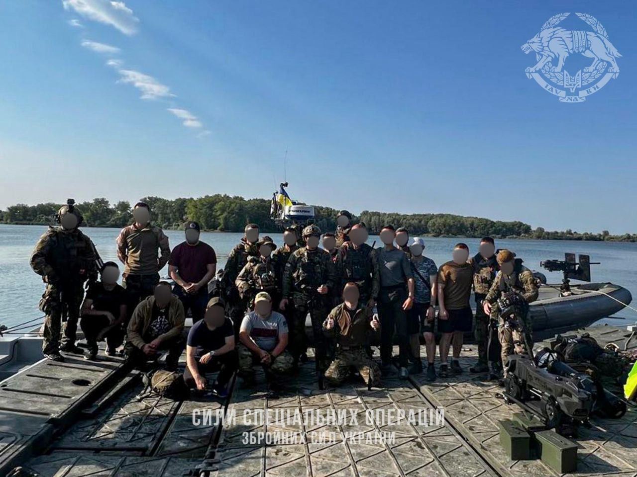 Встановили прапор і не потрапили під удар. Українські військові розповіли, як звільняли Зміїний