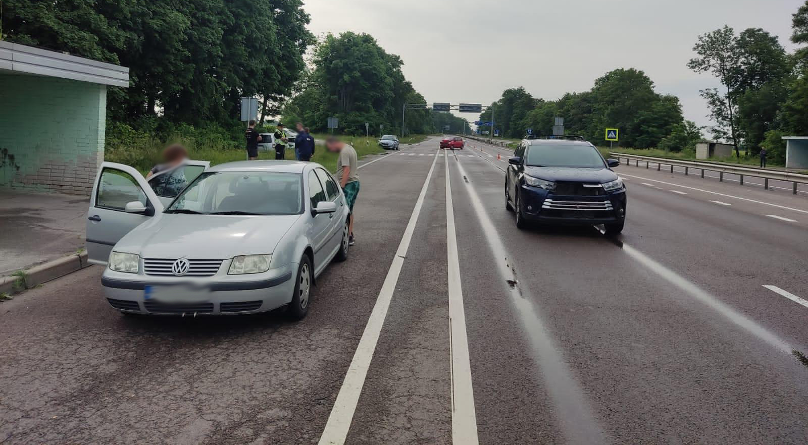 На Львівщині сталася потрійна ДТП. Постраждала дитина