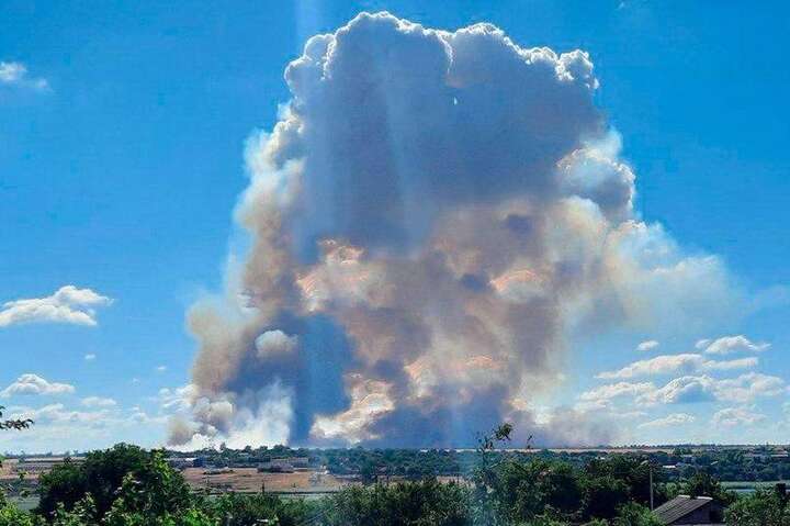 Українські військові знищили штаби та склади окупантів у Лазурному і в Алчевську