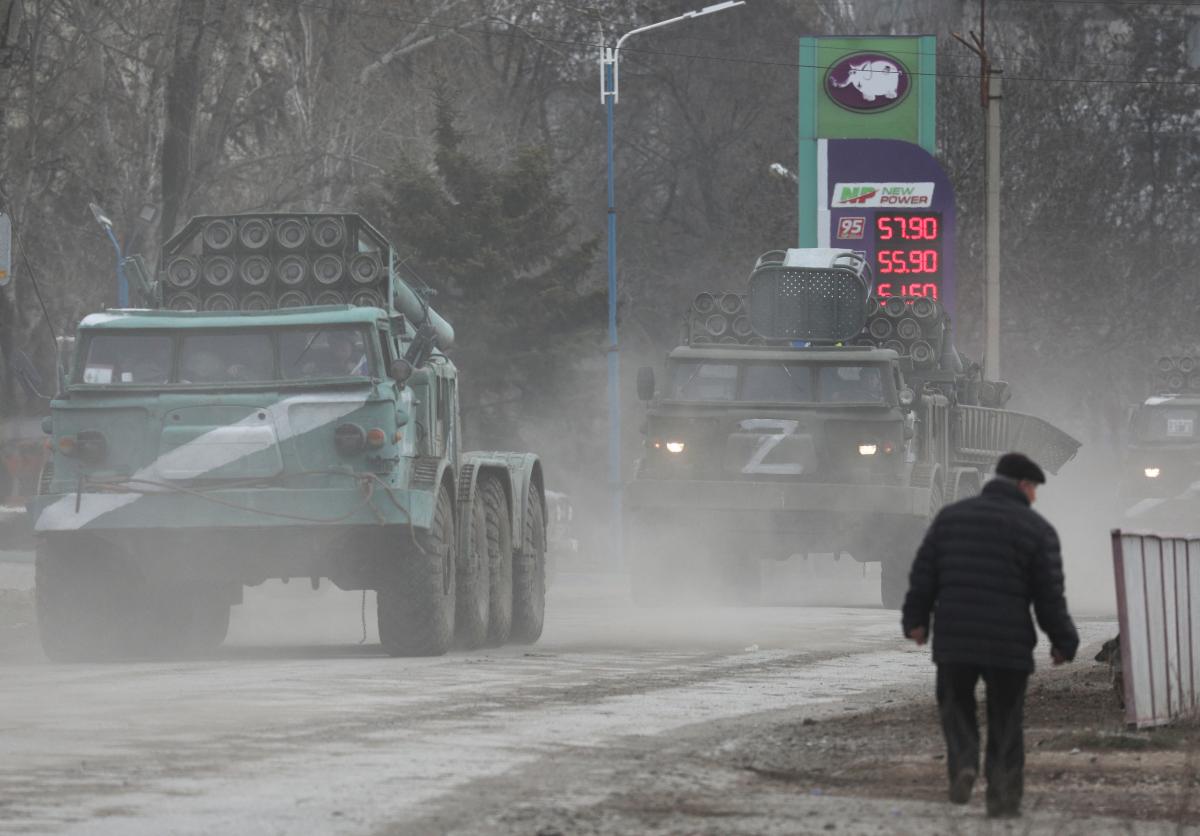 На Сумщині російські війська під білим прапором розстрілюють селян