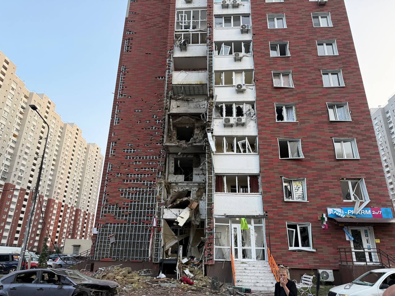 Ворог атакував Київ та область: Які наслідки (перші фото)