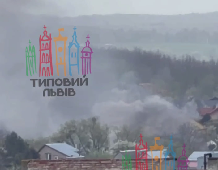 Біля Львова здійнявся великий стовп диму: що відомо (ВІДЕО)