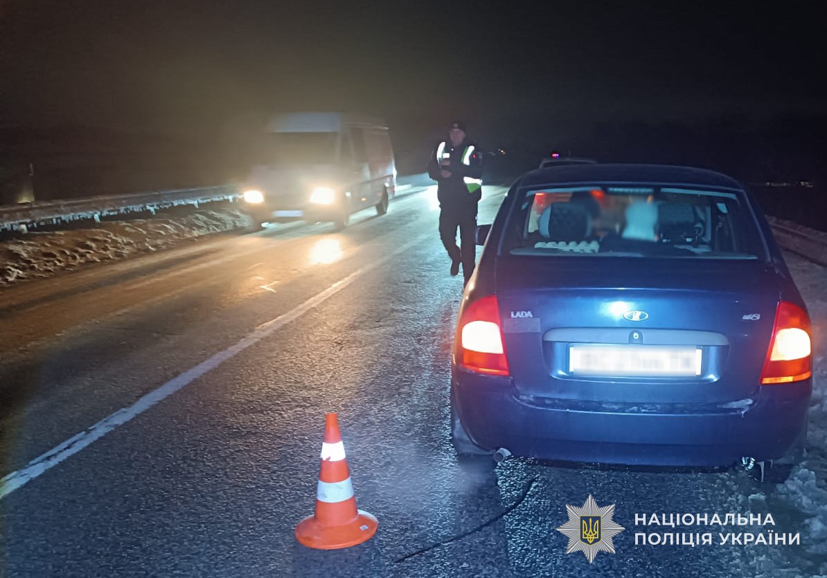 Біля Львова авто на смерть збило пішохода