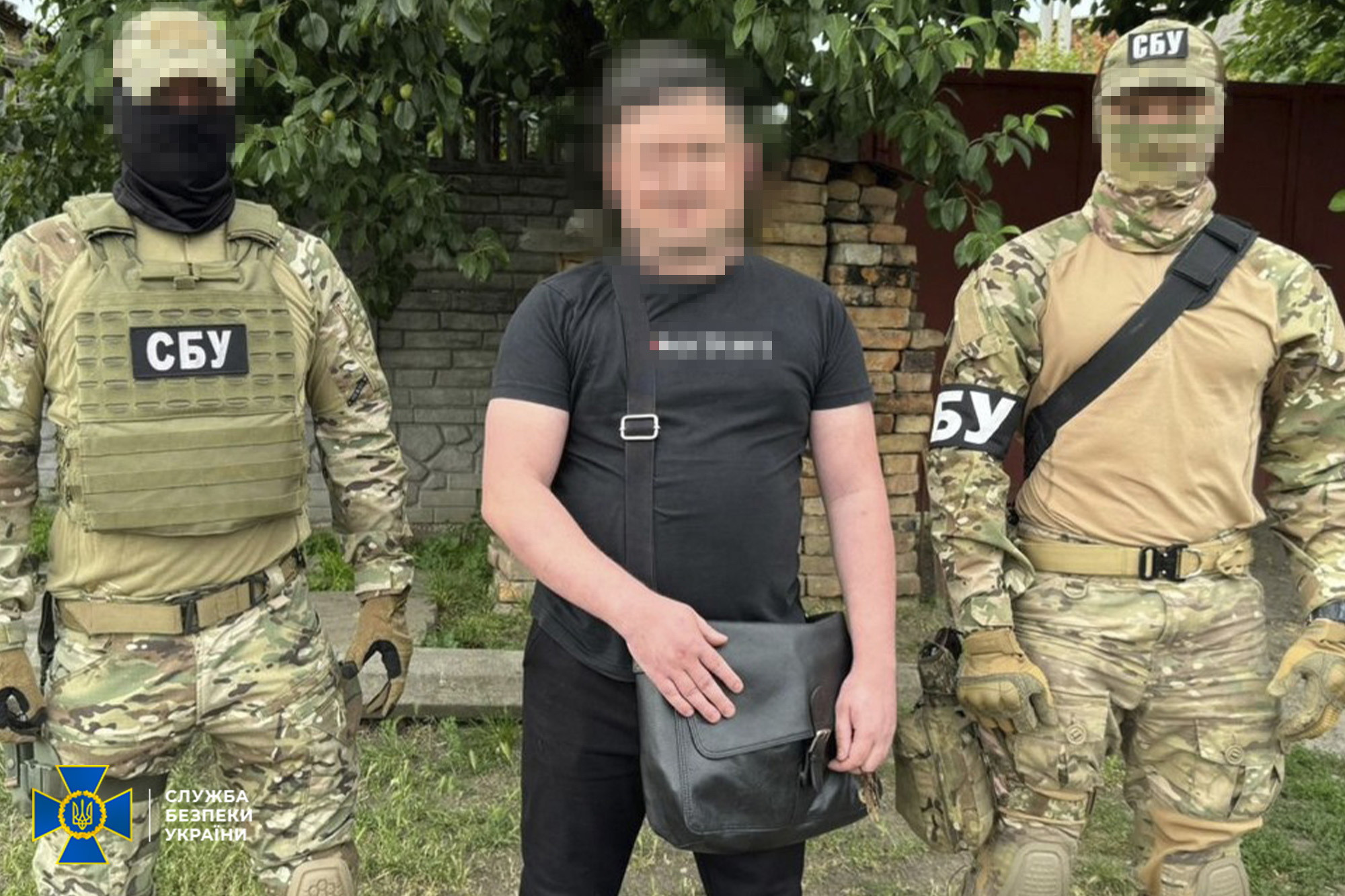 СБУ спіймала двох блогерів, які "засвітили" позиції ЗСУ у соцмережах