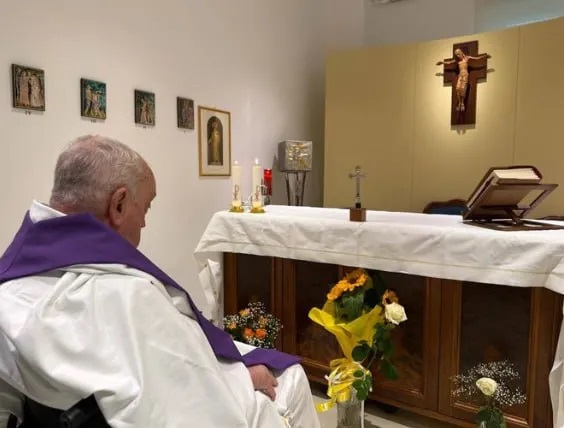 З'явилося перше фото Папи Римського після важкої хвороби