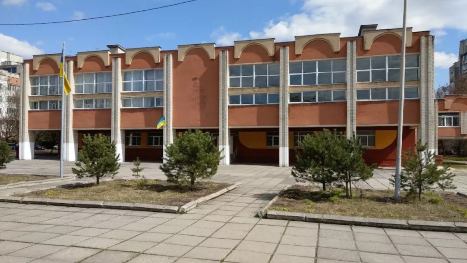 У Львові оштрафували батьків школярів, які танцювали під російську музику у школі