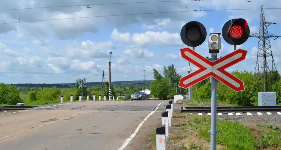 На Львівщині ремонтуватимуть залізничний переїзд. Як об'їхати