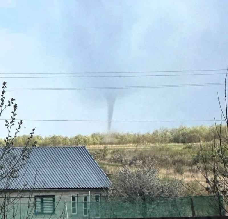 На Львівщині помітили смерч: погода продовжує дивувати (ФОТО)