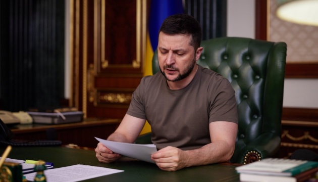 Зеленський відзначив державними нагородами 18 захисників України