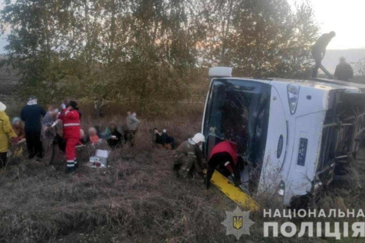 На Полтавщині перекинувся автобус. Постраждали 11 людей