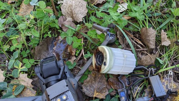 Росіяни скидають із дронів гранати зі слізогінним газом
