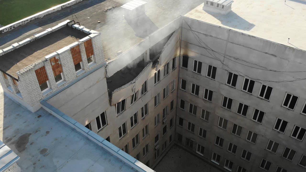 Російські загарбники обстріляли лікарню в Харкові
