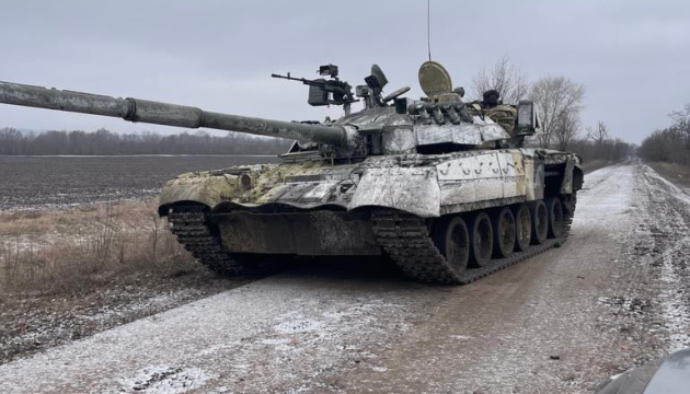 Українські захисники показали, як знищують ворожий танк, що атакував їхні позиції