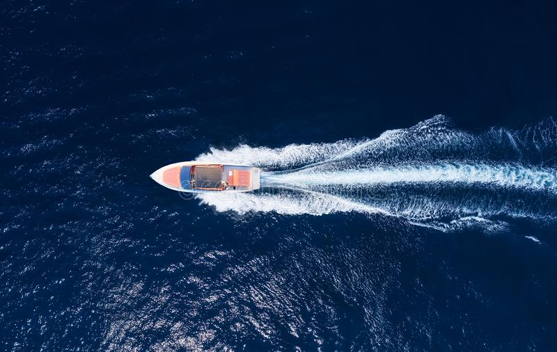 Двоє чоловіків провели у відкритому морі майже місяць і вижили
