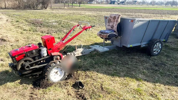 На Рівненщині чоловік загинув страшною смертю: фото з місця трагедії