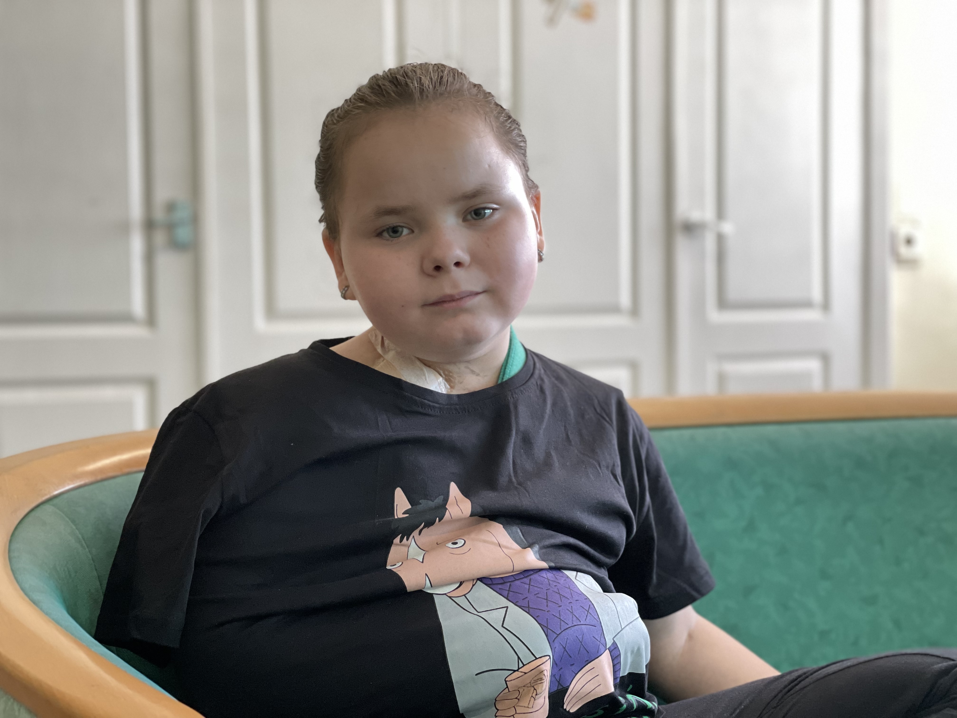 Уламок снаряду за сантиметр від сонної артерії: 9-річна харків'янка дивом не загинула у власному домі