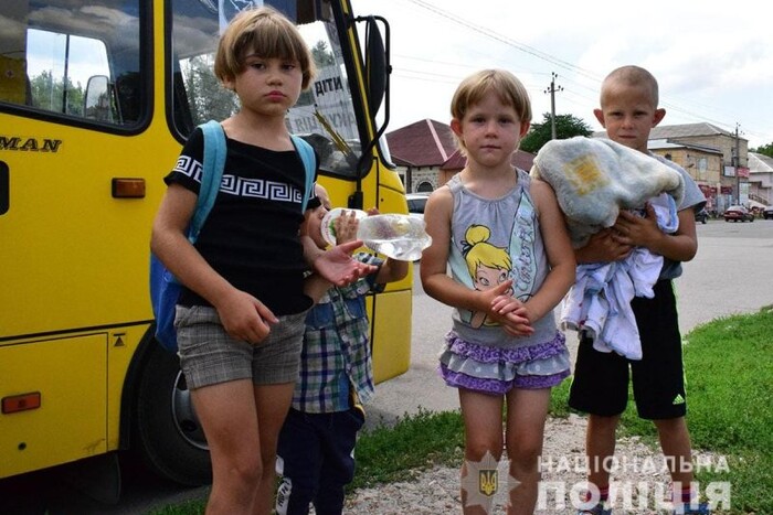 На Донеччині із шести населених пунктів примусово евакуюють дітей