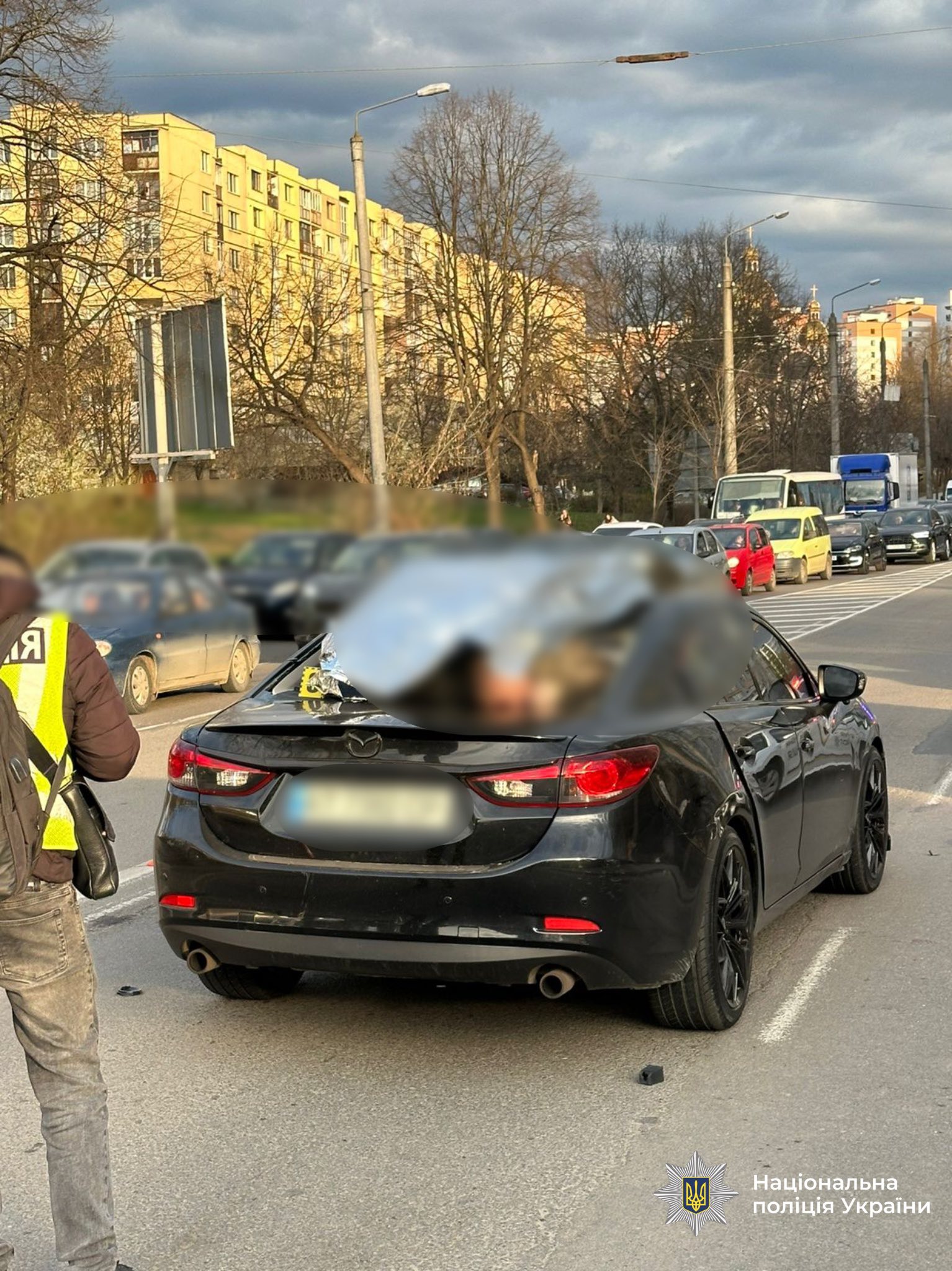 Тіло лежить на даху авто: стали відомі деталі смертельної аварії в Івано-Франківську