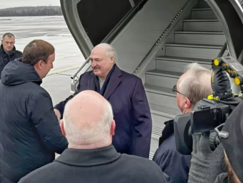 Лукашенко знову прилетів до Путіна: деталі візиту