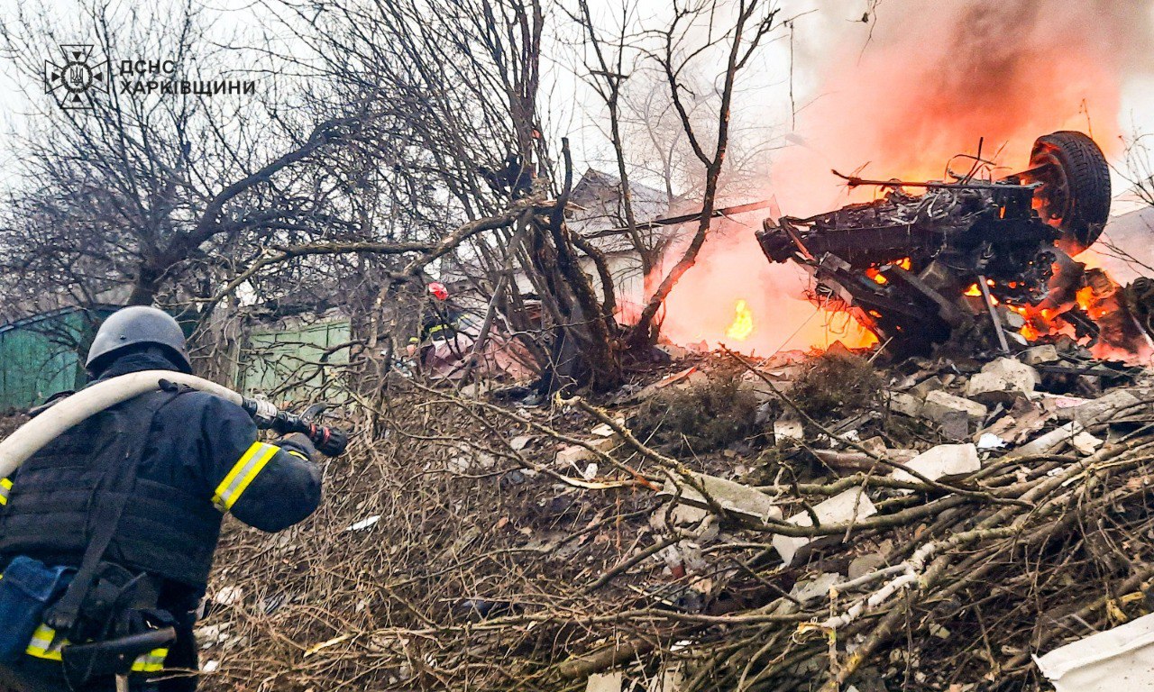 Наслідки ворожої атаки на Харківщині: фото від ДСНС