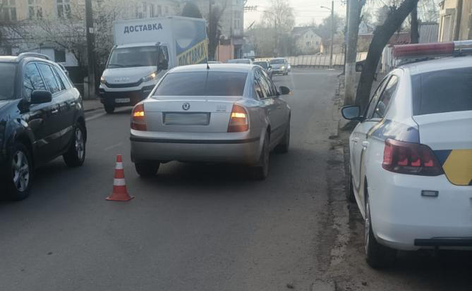 На Львівщині під колеса авто потрапили жінка і 13-річна дитина