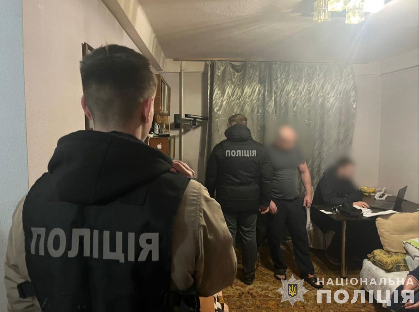 Викриття схем з виїзду за кордон: поліція вручила вже понад 60 підозр (фото)